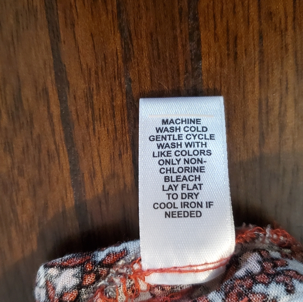 Cato Red and Black Paisley Blouse 18/20W - Picture 8 of 9